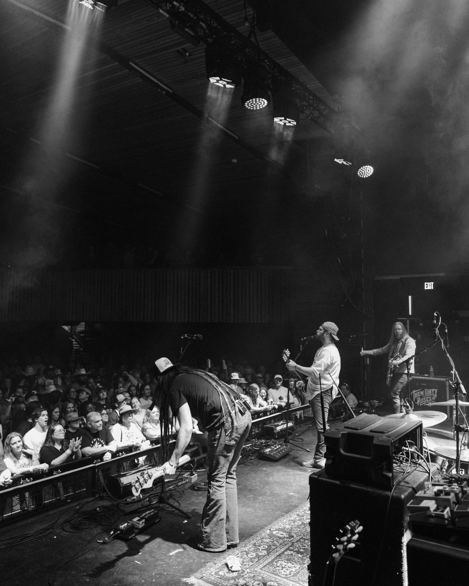 ThemDirtyRoses's tweet photo. Ya'll know we're comin' to rock #foxfirefestival on Friday, October 11th!  See y'all there! 🦊🥀 🔥

Get tickets now!
🎫: https://t.co/rjuvUfb4zb https://t.co/DEx6IXj2Wo