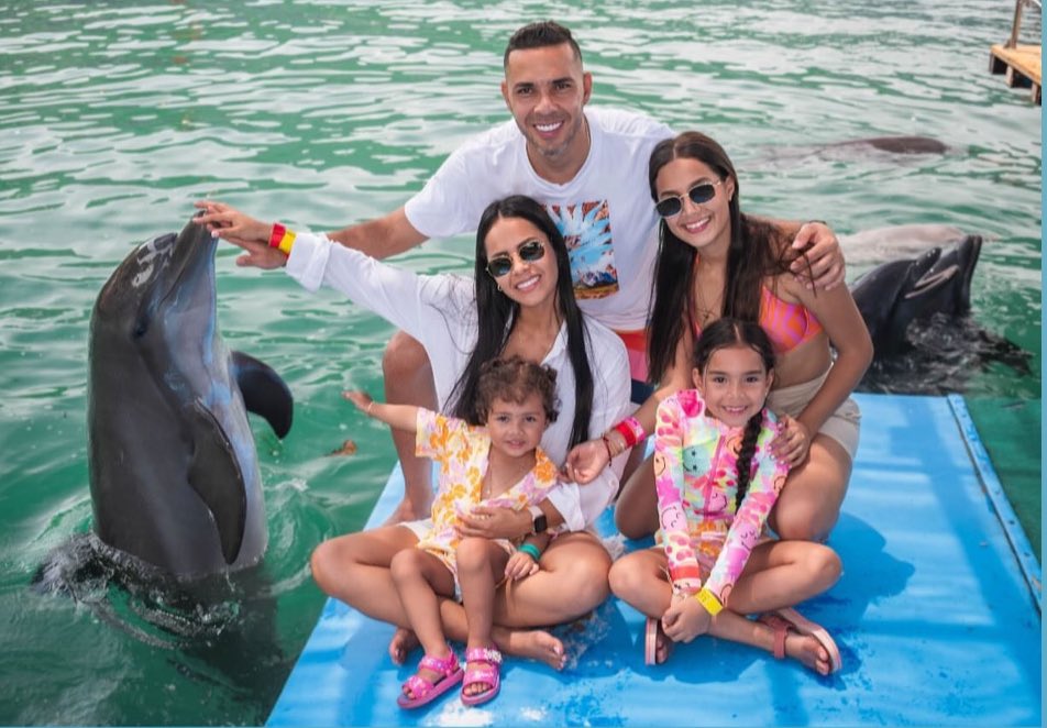 “El amor es paciente y bondadoso. El amor no es celoso ni fanfarrón ni orgulloso ni ofensivo. No exige que las cosas se hagan a su manera. No se irrita ni lleva un registro de las ofensas recibidas. No se alegra de la injusticia sino que se alegra cuando la verdad triunfa. 

♥️