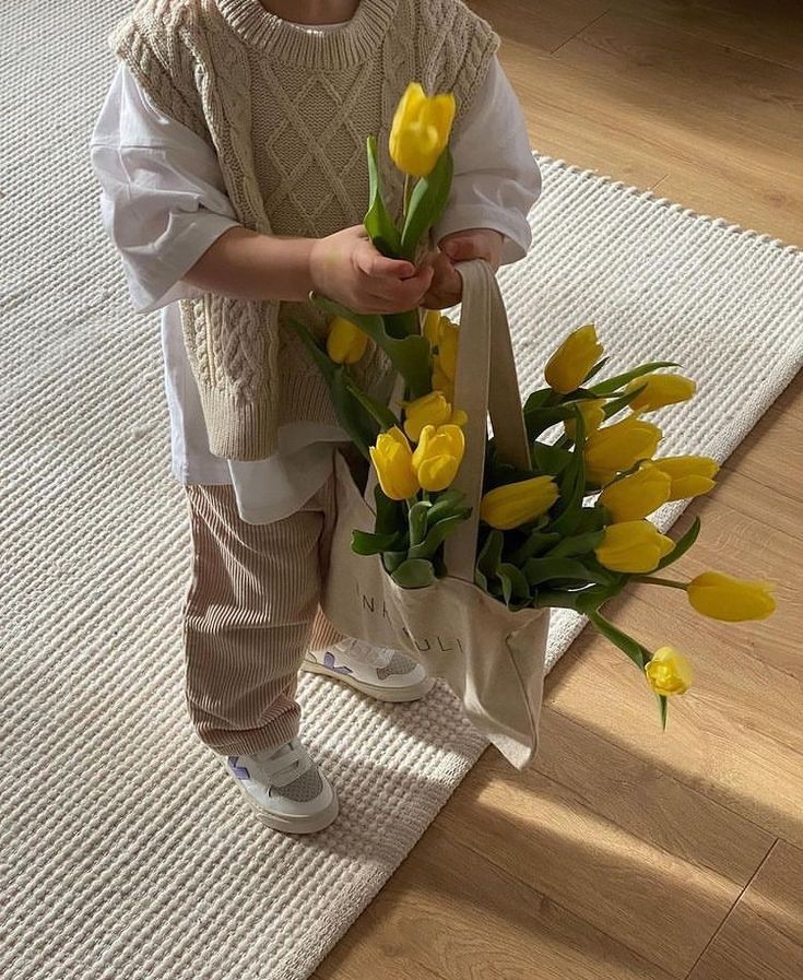 -Manda a Luna a llevarle flores a <a href="/KhloeRockss/">Khloe Rocks 🧜🏼‍♀️</a> y <a href="/LissyScamander/">Lissy Scamander</a> y Lizzy -