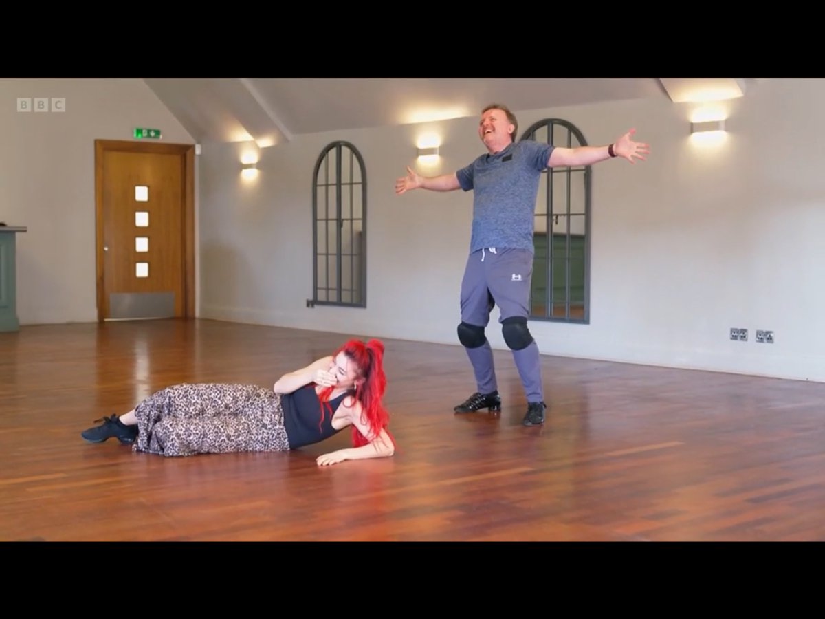For Chris McCausland to deliver that dance there is something seriously special about Dianne Buswell.

She is an incredible teacher and mentor.

My mind is blown. 

#strictly #StrictlyComeDancing #chrismccausland #diannebuswell