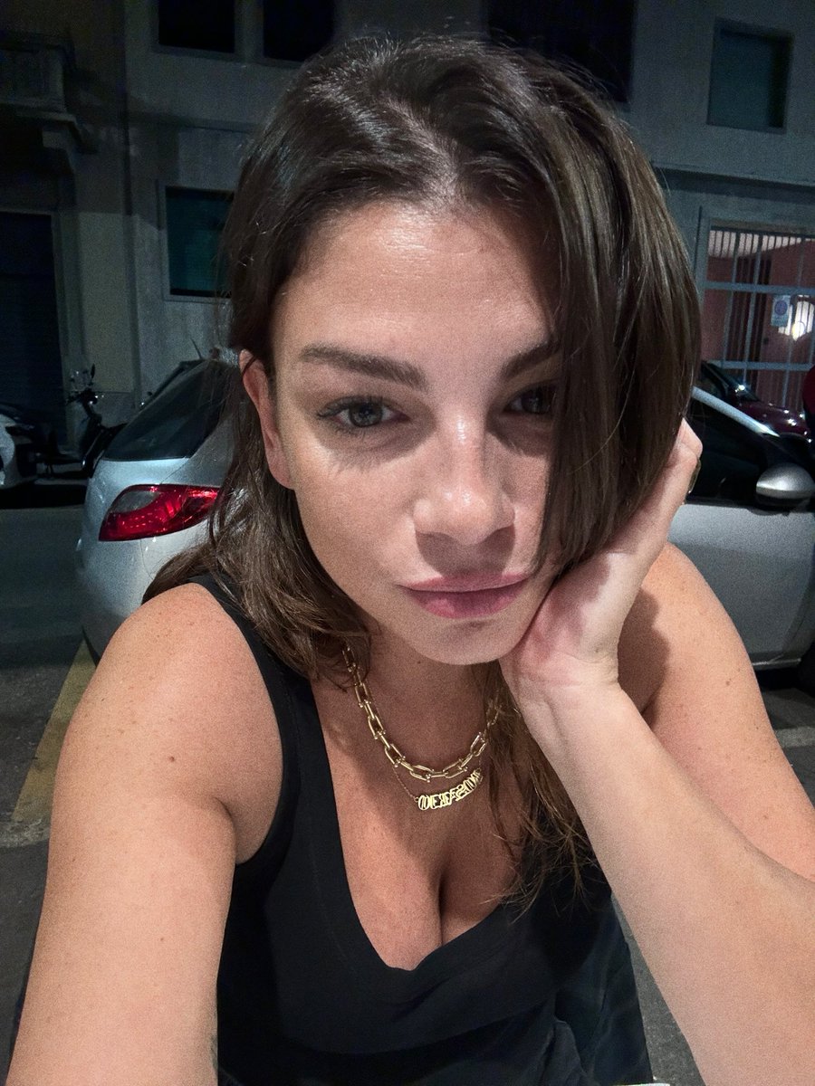 MarroneEmma's tweet photo. Tu che mi fai sentire … 

https://t.co/s6PXlEav3e https://t.co/vtlNHVCbUU