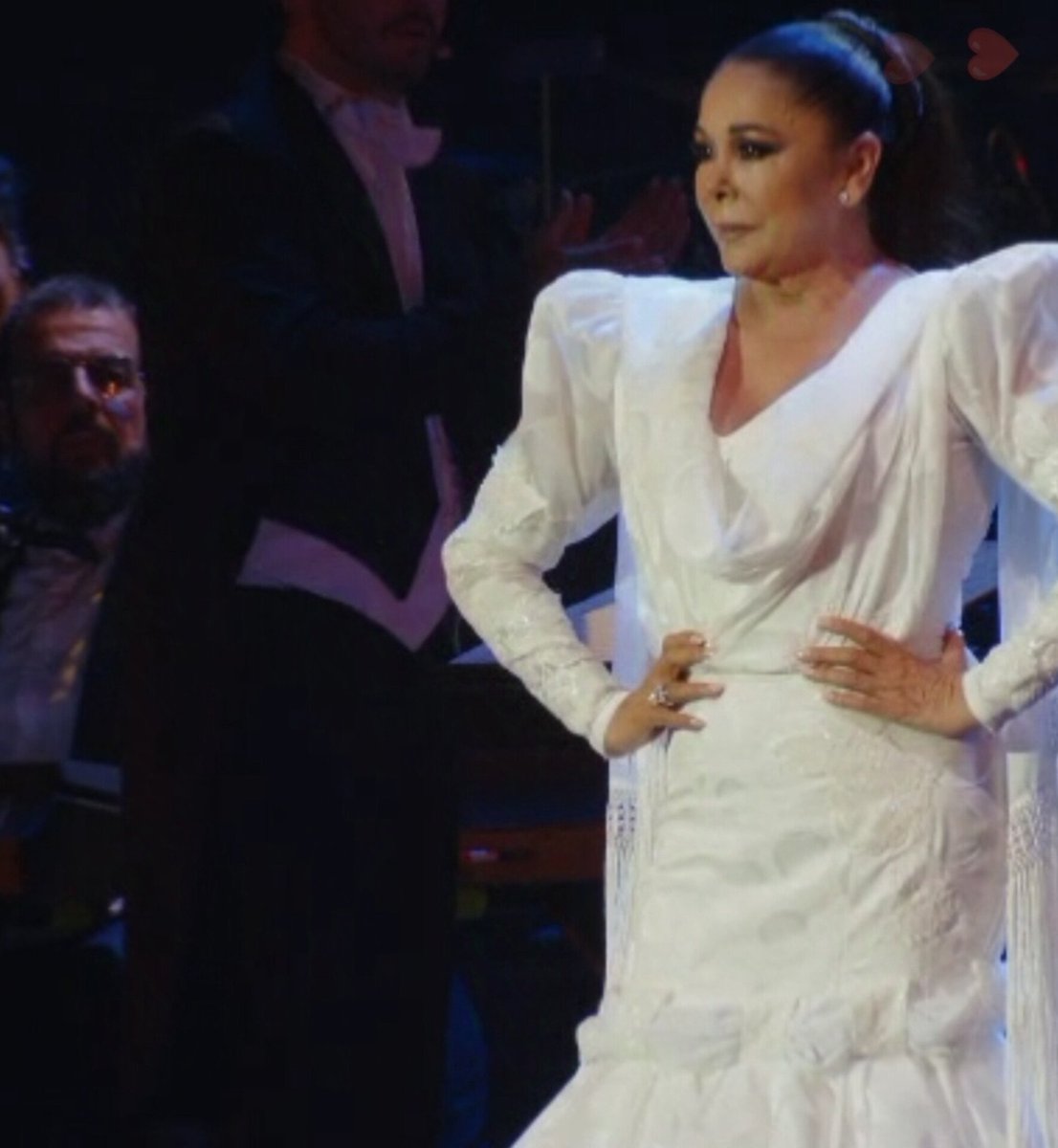 📀-TOUR ENAMÓRATE ❤️‍🔥 
Con bata de Cola...