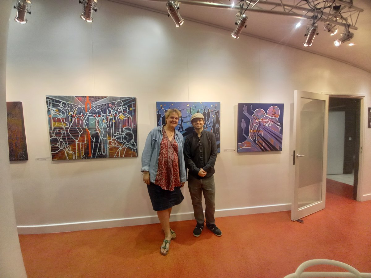 ChrisDiard's tweet photo. Hier soir, avec la talentueuse Catherine Jonville pour son vernissage à la superbe salle Jean Renoir. Très fier de notre collaboration commune avec @FannyDurousseau qui témoigne d'une certaine longévité.
#art #poesie #tableau #expo #vernissage https://t.co/PhspNKaC3r