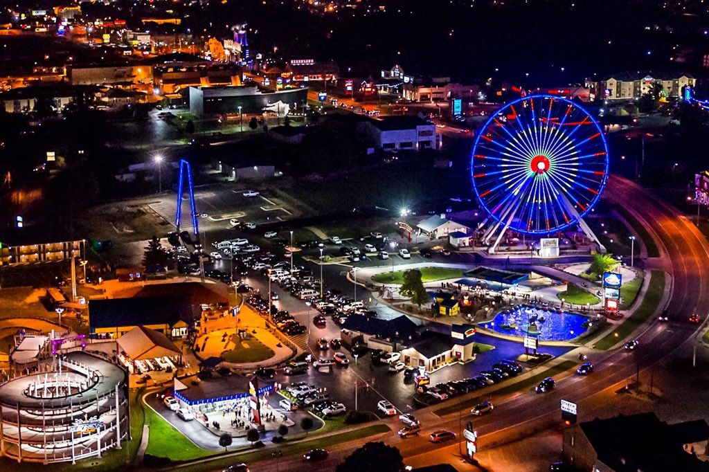 AlumniSccc's tweet photo. Another trip up for grabs tonight!  Ignite family fun w/ a 4-night getaway to Branson for a family of four. Dive into adventure w/ tickets to the Titanic Museum, explore prehistoric wonders at the Dinosaur Museum, &amp; experience thrills at Fritz's Adventure Park.  Fun for all! https://t.co/FPlEgWCUfS
