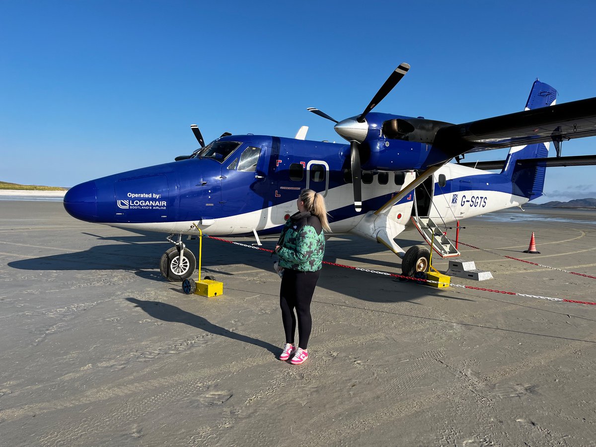 Emz__69's tweet photo. Just wanted to say thank you to @FlyLoganair for how nice your pilots were who flew us to Barra today on LM455. Landing on the beach was incredible 🏴󠁧󠁢󠁳󠁣󠁴󠁿 https://t.co/eOtqOiosRf