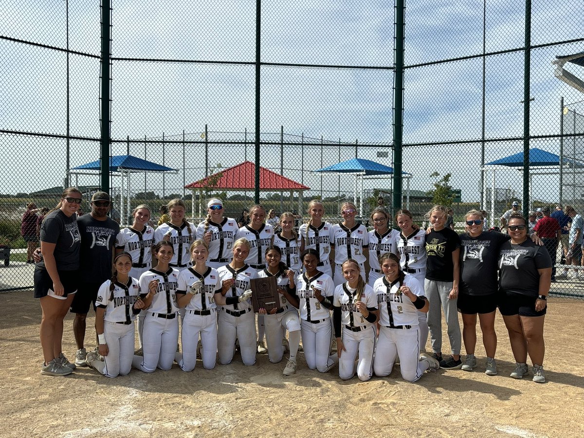 GINWSoftball's tweet photo. Vikings go 3-0 on the day. 
Game 1: 9-2
Game 2: 10-3
Game 3: 5-2 

💣💣💣💣💣💣 squad: @GraclynSimmons (congrats on 1st hs HR), @laikendorsey, @ZobelReyse, @avajosmith10

#oneatatime
#ginwvikings https://t.co/QqCZDzoJ88