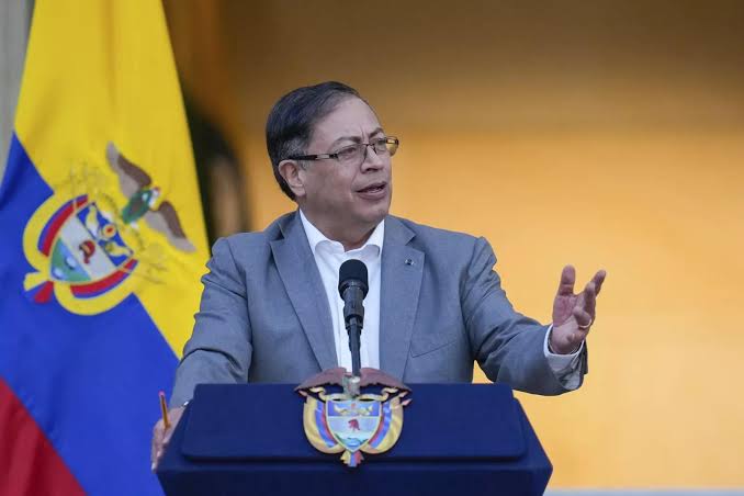 World_Affairs11's tweet photo. ⚠️BREAKING NEWS⚠️

Colombian President  Gustavo Petro says that Colombia has boycotted all diplomatic relations with Israel.  

He suggests all other countries to do same for sake of Palestine. https://t.co/N5zGUNSUkL