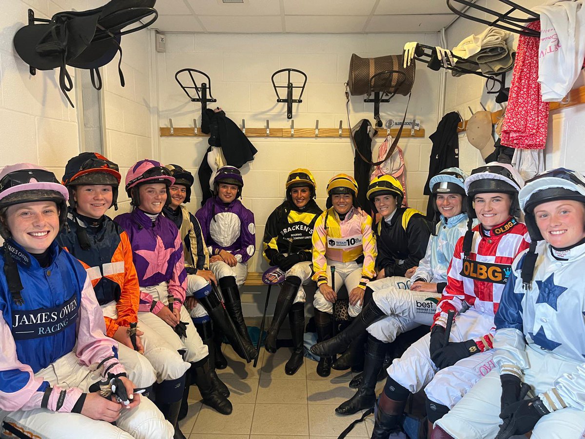 beckysmith360's tweet photo. The team are full of pasta and ready to go 🏃♀️ 🏃♂️ #RunForAlice tomorrow 11am @AliceProcter1 we will continue to support you all the way, We are overwhelmed with the support from everyone thanks so much! https://t.co/R1LnpkCcg5 https://t.co/GT1nDYCsb4