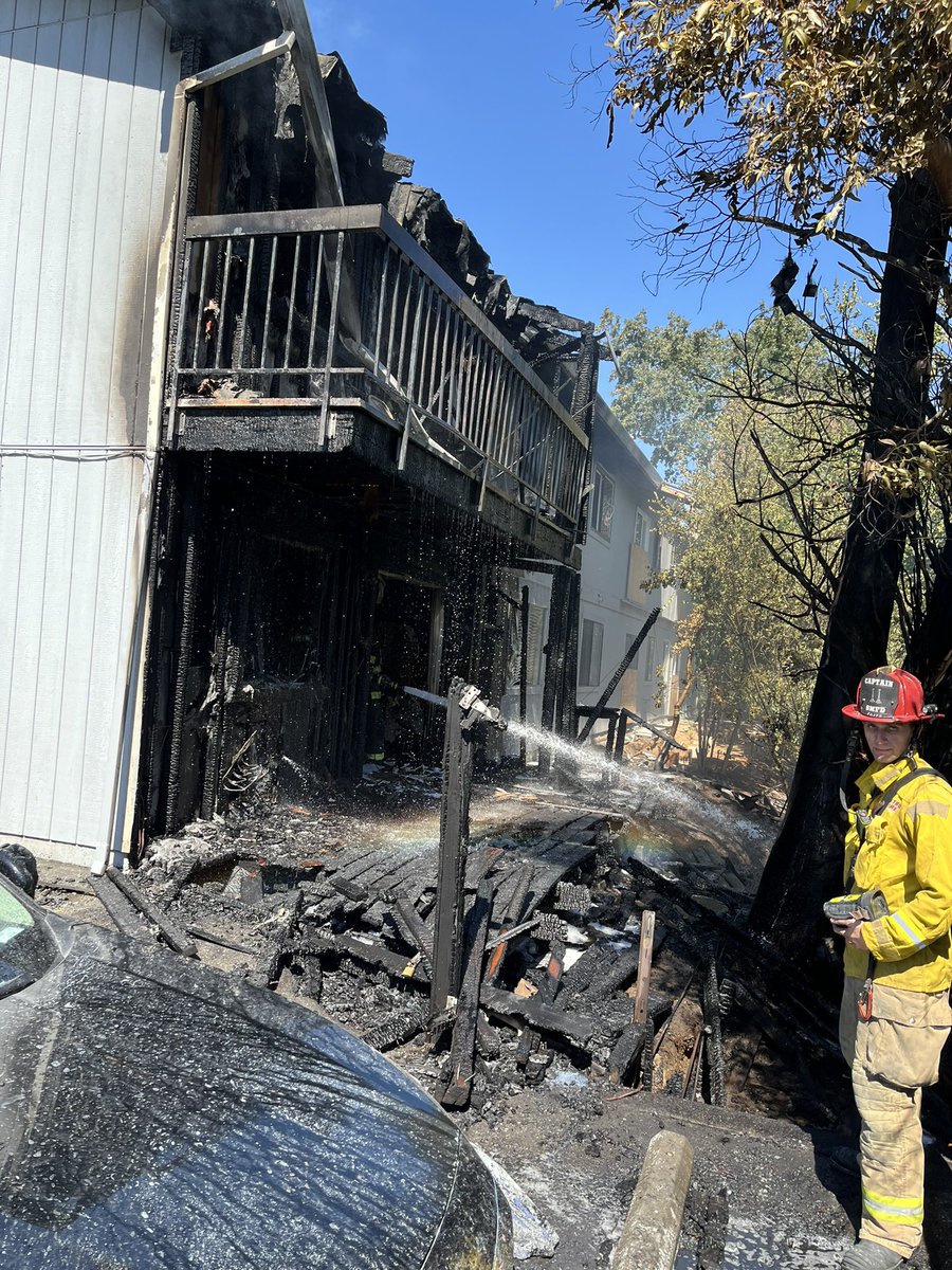 metrofirepio's tweet image. 11:41 am: Fire damages 3 condos in the Arden area.  Metro Fire along with Sac City Fire responded to initial reports of an exterior tree fire which quickly spread to the adjacent condos, burning balconies, and into the units.  Three units sustained extensive damage.  All…