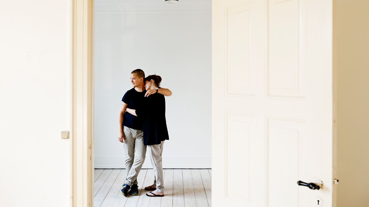 Ein Eigenheim bringt viele Vorteile mit sich. Aber nicht jeder hat das Geld, nicht jede ist dafür gemacht. Wie wir herausfinden, ob wir uns eine Immobilie leisten können – und ob sie zu uns passt. spiegel.de/familie/immobi…