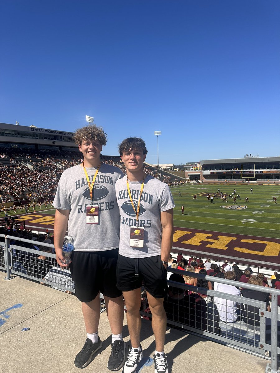 Channing_glick's tweet image. Had a great time today at @CMU_Football . It was great to see a big win with an exciting ending. Big thanks to @CustanceCalvin for the invite! @BTSherman1 @CoachCalley21 @CoachMcElwain @HHS_Raider_FB @TerryPeebles @Coach_H_HHS #ClassOf2026 #widereceiver