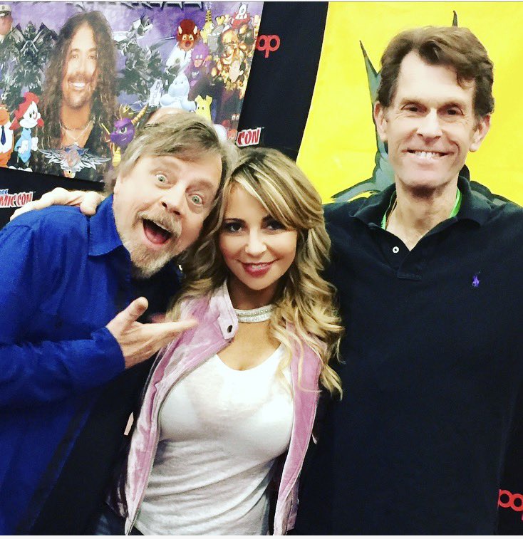 tarastrong's tweet image. #HappyBatmanDay 🦇miss you #Batsie @RealKevinConroy 🖤 love ya #Puddin ❤️🖤 @MarkHamill