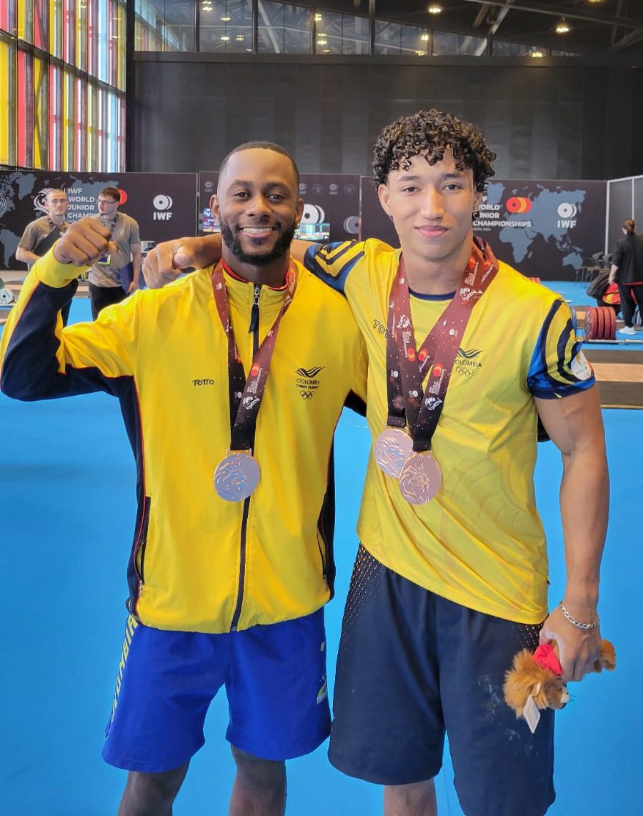 ¡MUNDIALISTAS!
En el 3er día de competencias Colombia no se baja del podio mundial y en la categoría 67 Kgs Sebastián Olivares obtuvo 2 medallas de bronce 🥉🥉 y Daniel Caicedo 1 medalla de bronce 🥉 en el Campeonato Mundial Juvenil León 2024

#OrgulloColombiano
