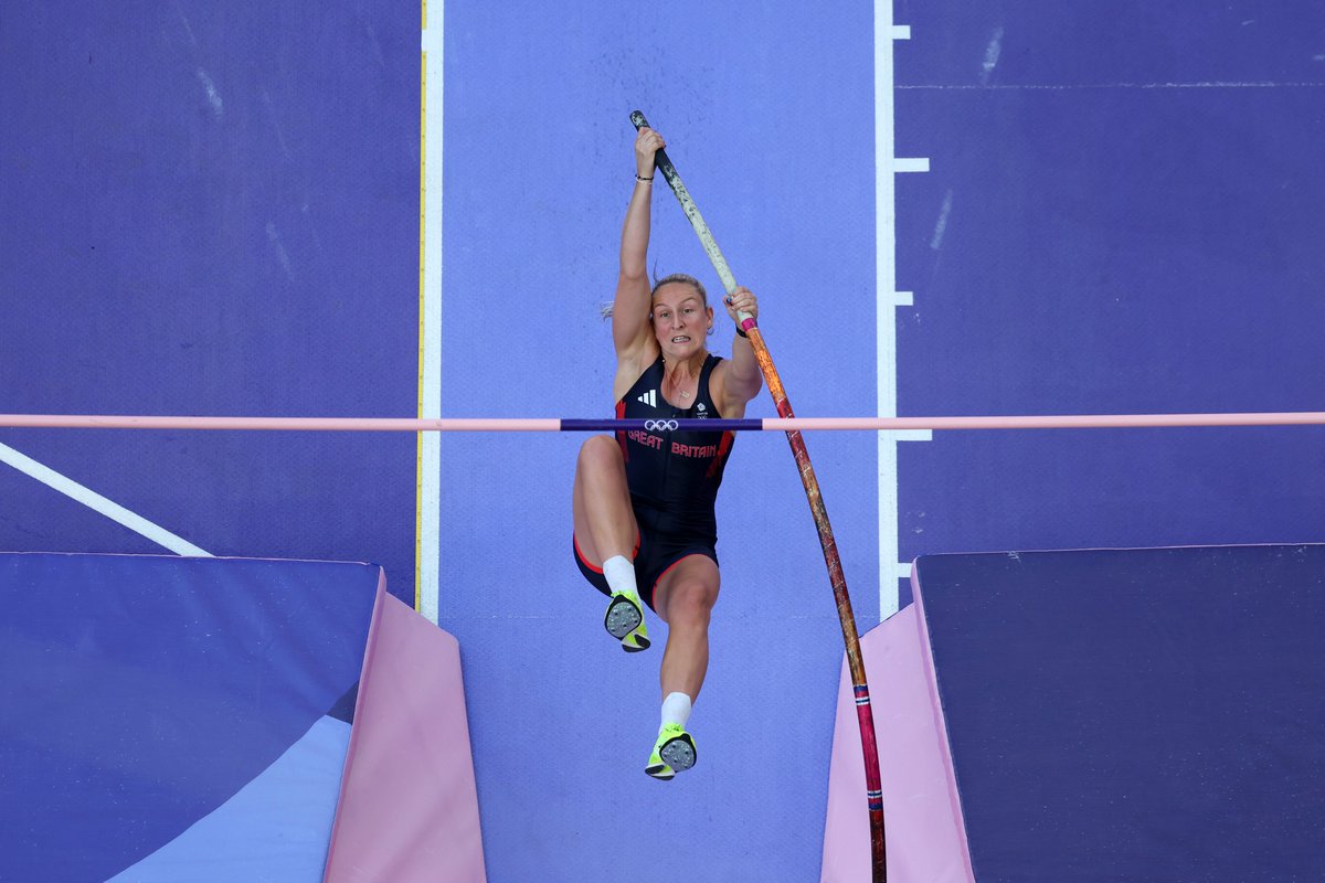 BritAthletics's tweet photo. 🙏 Today, @HollyBradshawPV vaulted competitively for the last time.

Olympic bronze, 4.90m PB, four-time Olympian, a pioneer for British pole vaulting. 

Thanks for the memories, Holly! https://t.co/PuxktbukbU