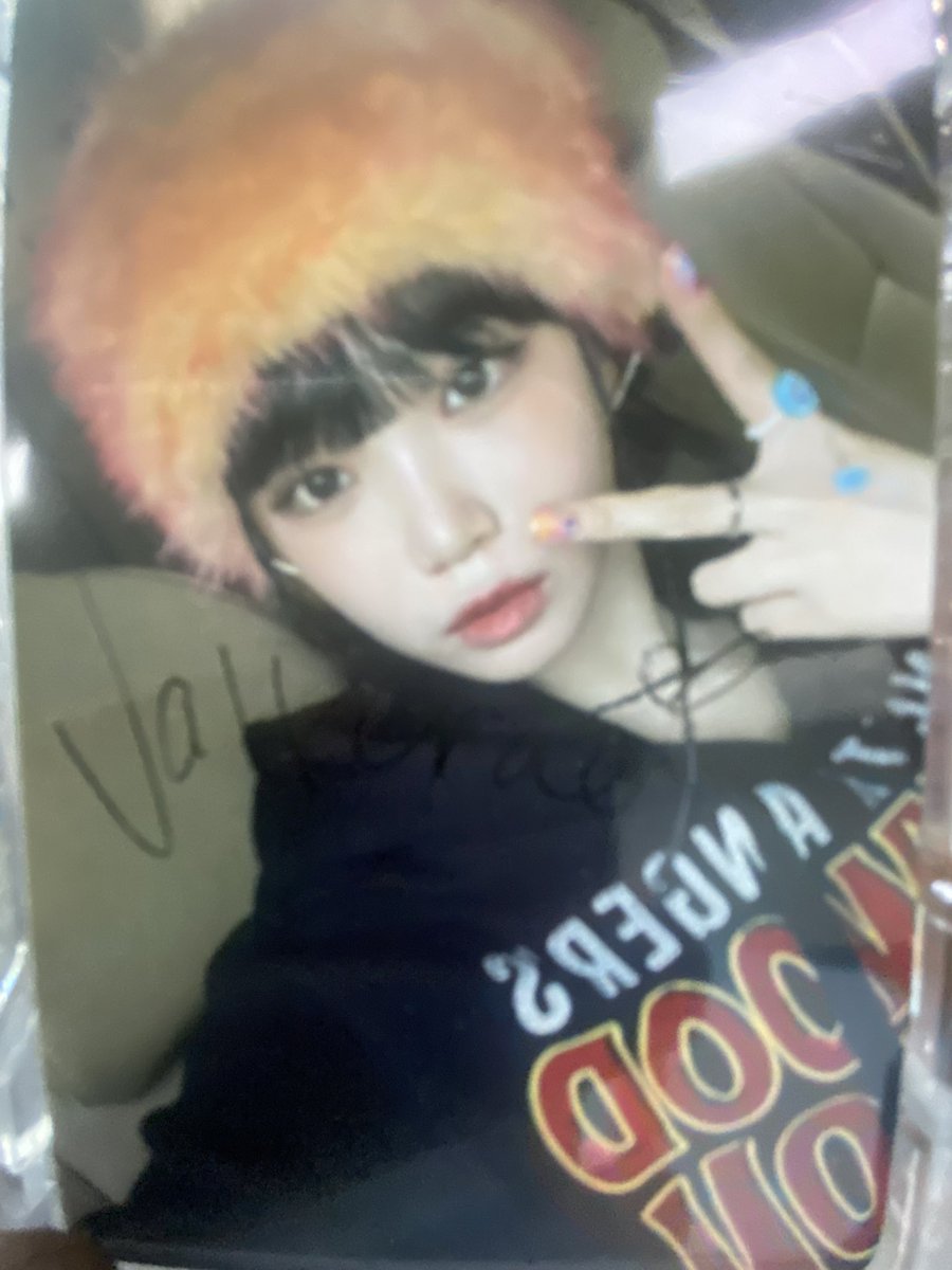 asapyami's tweet photo. Mission accomplished I met @Valkyrae and let her sign my chaewon photocard 🥹 https://t.co/XrdKo3MOfN