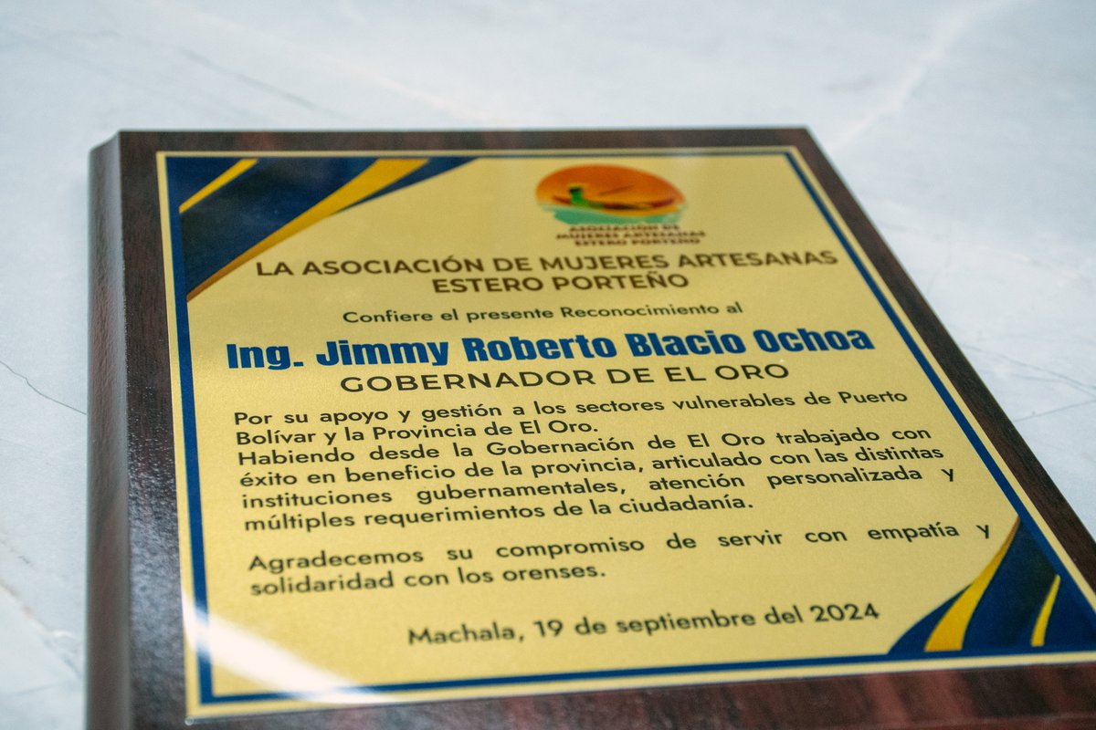 ¡Mujeres porteñas reconocen labor de nuestro gobernador!👏👏

La asociación de mujeres artesanas ¨Estero Porteño¨ entregaron un reconocimiento al gobernador <a href="/jimmyblacio_ec/">Jimmy Blacio</a>, por su apoyo y gestión a los sectores vulnerables de la parroquia de #PuertoBolívar.

#ElNuevoEcuador🇪🇨