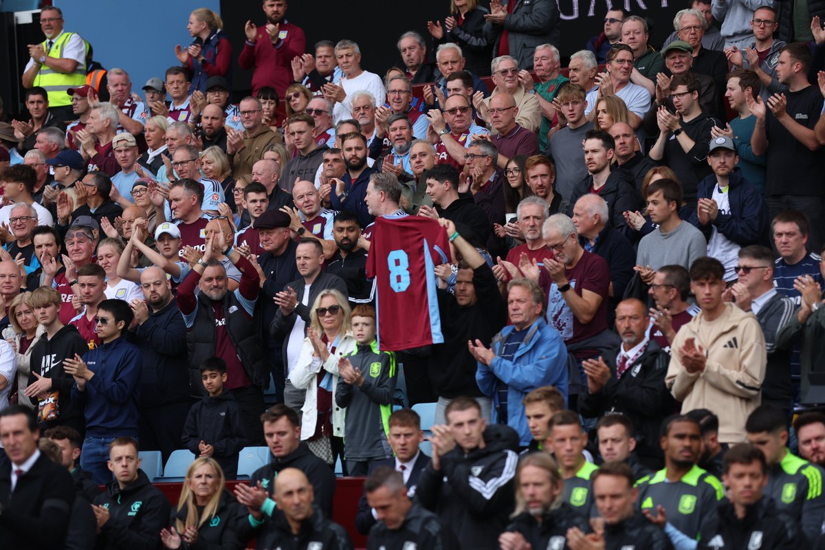 AVFCOfficial's tweet photo. That one was for you, Gary 💜 https://t.co/NytbhkhVlF