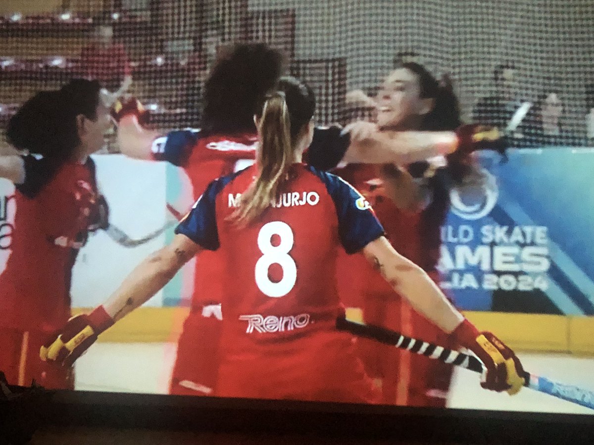 crisgallo2's tweet photo. CAMPEONAS!! España se impone a Portugal con los goles de @rocessara y Sanjurjo en el Mundial de hockey patines.
🏆🏆🏆🏆🏆🏆🏆🏆 Mundiales
🏆🏆🏆🏆🏆🏆🏆🏆 Europeos
¿Alguien da más? 
¿Serán portada mañana?
Una selección increíble que merece más reconocimiento social.#WSG2024 https://t.co/SbfaltbLyg