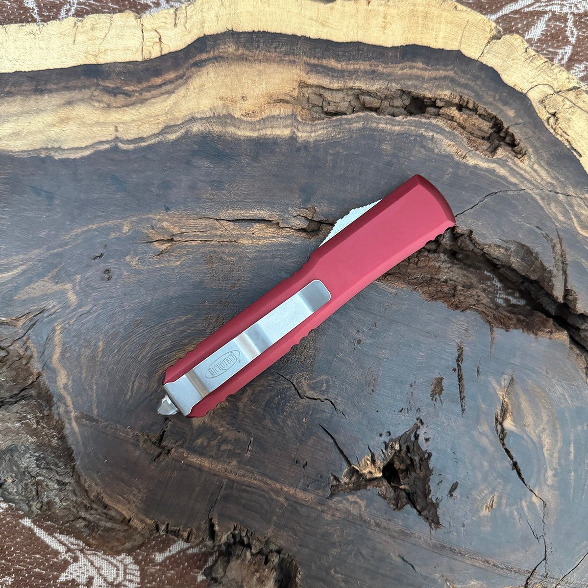 Microtech Ultratech Kırmızı, hem estetik hem de performansta zirve! 🔥 Tek elle kullanım, keskinlik ve dayanıklılık bir arada. Bu eşsiz bıçakla tanışın! #Microtech #Ultratech #EDC #BıçakTutkusu #ankaoutdoor

ankaoutdoor.com