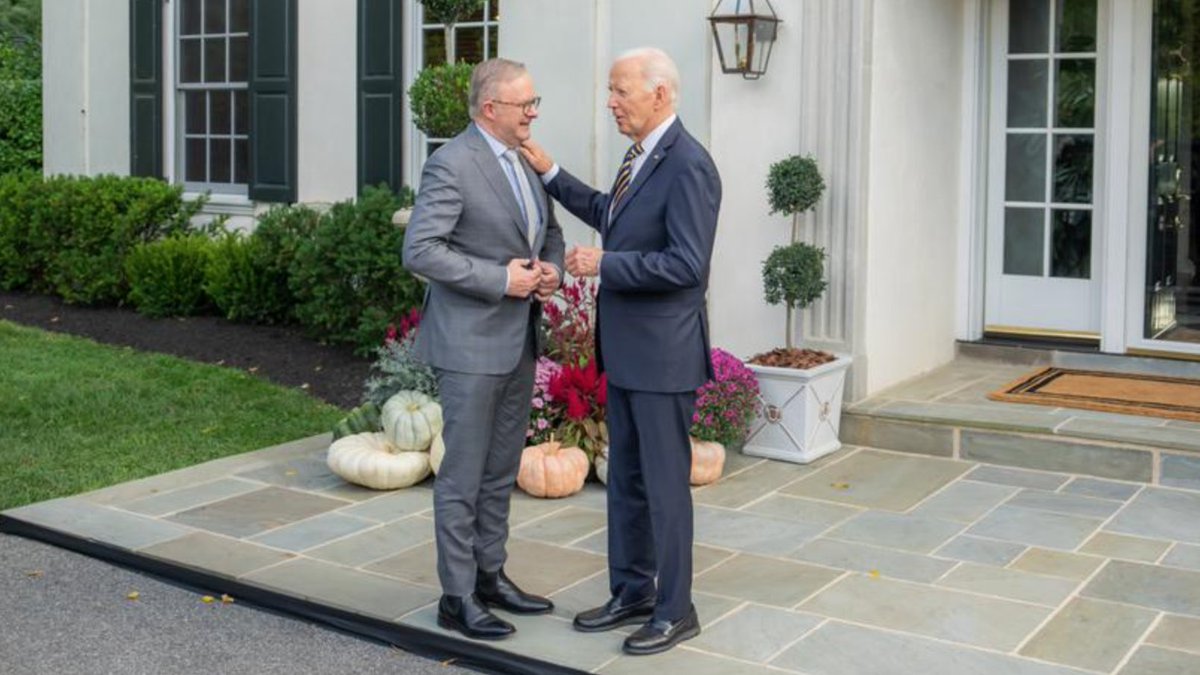 KobieThatcher's tweet photo. Hopefully this is the lowest point we'll ever have to see for America and Australia 🇺🇸🇦🇺

Our countries and our leaders can only get better from here. https://t.co/x2yXUTOKuO
