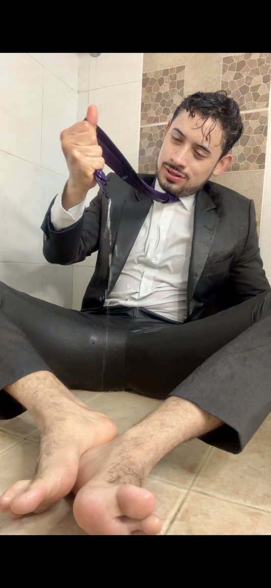 rw122001's tweet image. Wet case!👣⚖️👔 #socks #sockslover #socksofinstagram #sockstyle #feet #feetnails #feetman #feetmen #feetmodeling #suitup #suit #suitstyle #suitandtie