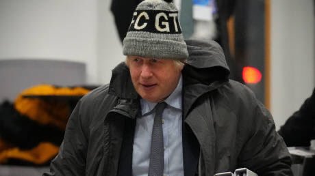 BREAKING:

Serial moron, Boris Johnson states that the British people should go into massive debt and fund Ukraine to the tune of 
“half a trillion dollars… or even a trillion.”

No wonder this muppet was booted out as Prime Minister 🤔

#UK #USA #Starmer #BoJo #Britain #News