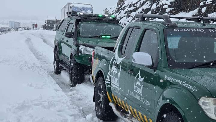 Jaydj012's tweet photo. my heart is with people stuck in the snow on the N3 ๐ we have a government that is not pro-active. #Ubuntu #Al-Imdaad #SANDF #Mofokeng
#Mapimpi
#iPhone16
#SA#HelpForSA https://t.co/JE73yvjBxm