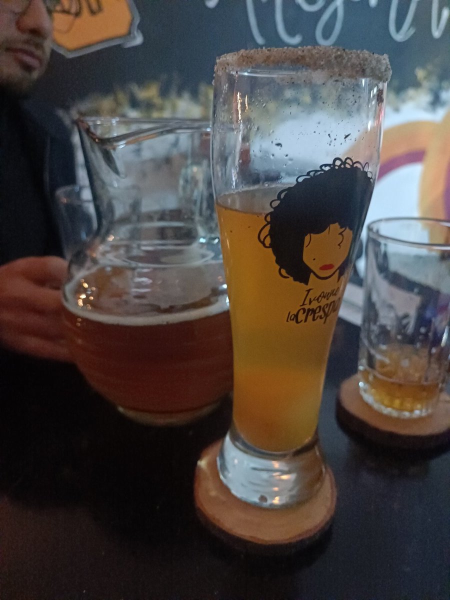 gelitoazul's tweet image. Nos vinimos para donde la #Crespa @IvonneLaCrespa . 

Coctelito de solteros!