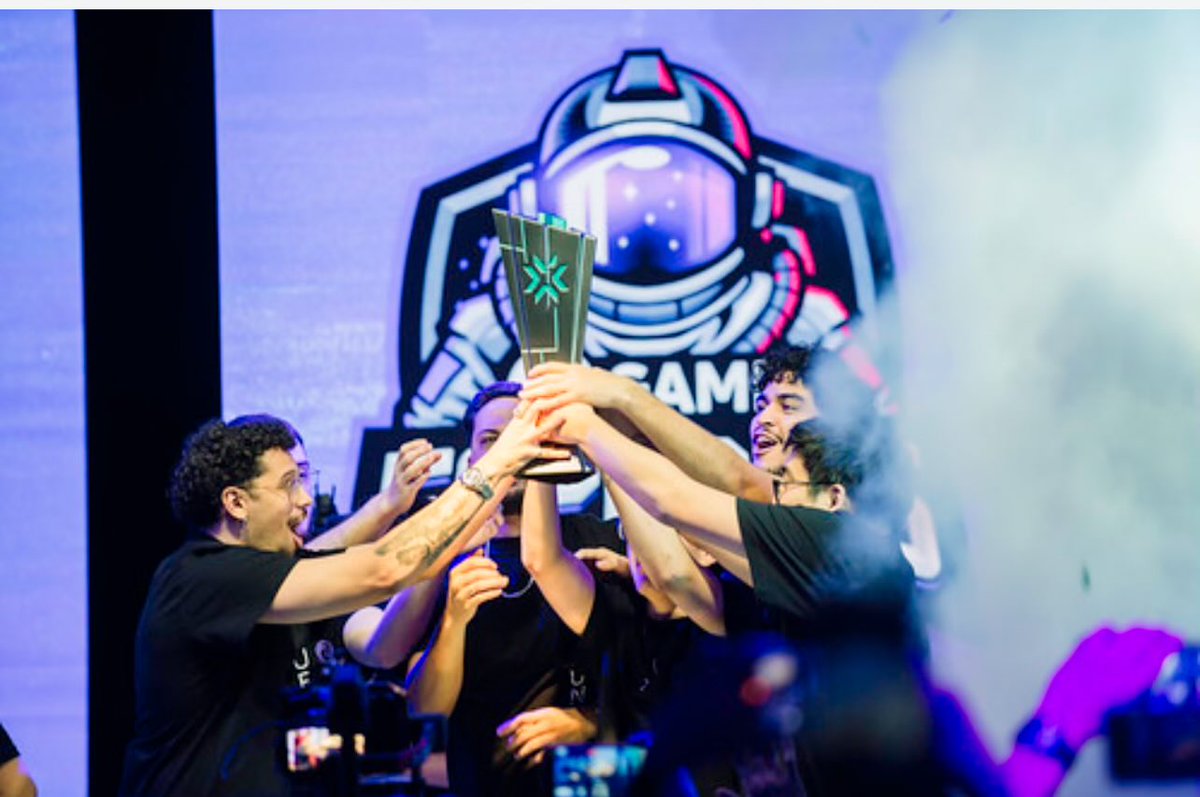 spikezinho_'s tweet photo. GG 3x2 vs @M80gg 
SOMOS CAMPEOS DO ASCENSION PORRA VAMOOOOO
VAI BRASIL 🇧🇷 CARALHO
ISSO EH 2GAME https://t.co/1SDJKNLYyF