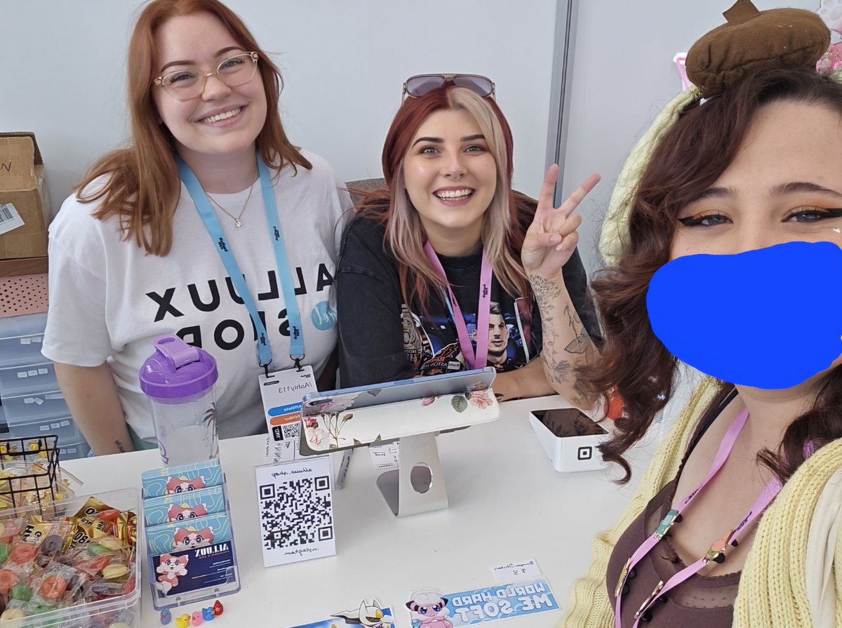 inky_birb's tweet photo. BEST TWITCHCON EVER! 
☆(ﾉ◕ヮ◕)ﾉ* @PaymoneyWubby https://t.co/IIMIMrZrLi
