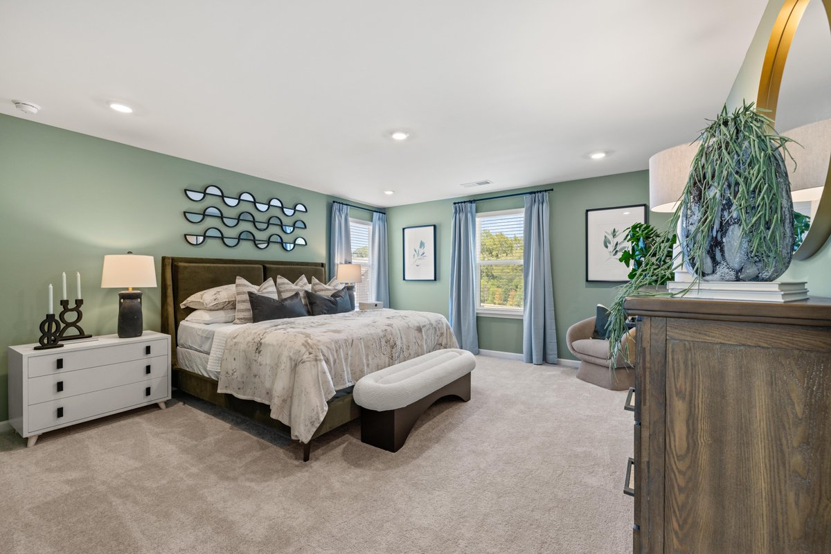 LennarAtlanta's tweet photo. 🛏️ Unwind in this spacious owner’s suite designed for ultimate comfort and relaxation. 🌙 https://t.co/D5KidKgpOs