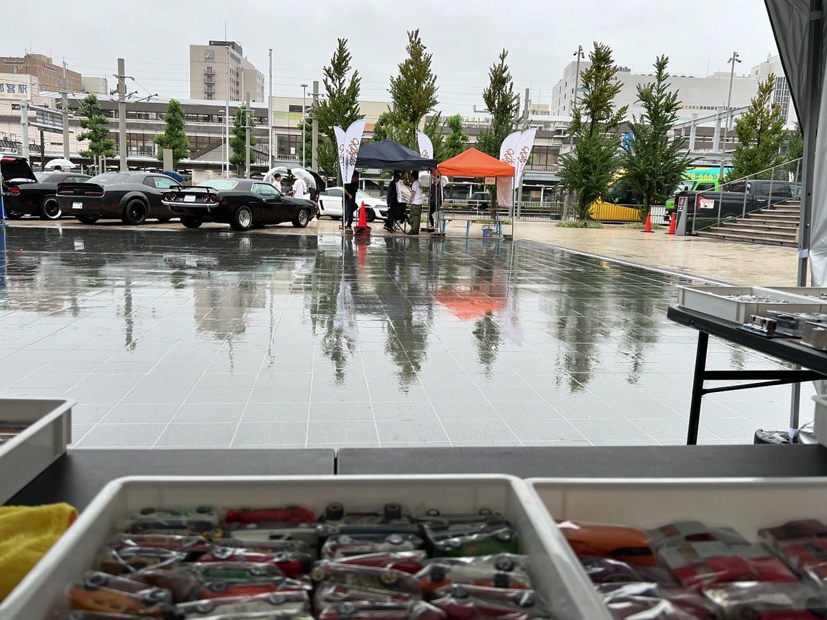 ele1969's tweet photo. 雨ですがエレ商店出店しております💪🏽
お時間のある方は是非遊びに来て下さい💪🏽
マッスルカーも雨の中頑張っております💪🏽
#宮テラス
#宇都宮テラス
#kstyles
#ケースタイル
#エレ商店
#hotwheels
#ホットウィール https://t.co/zB8qUlxj1h
