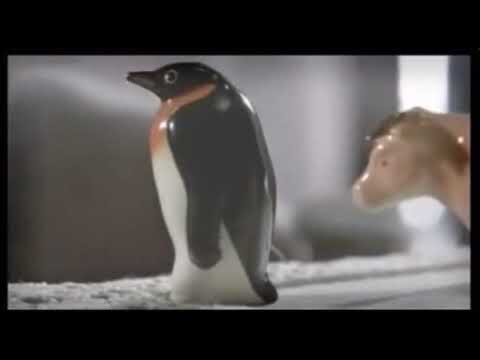 Megiddo04079256's tweet image. Kolchak shouldn’t have moved the penguin nick-nack.. #Svengoolie #RedRoseTea