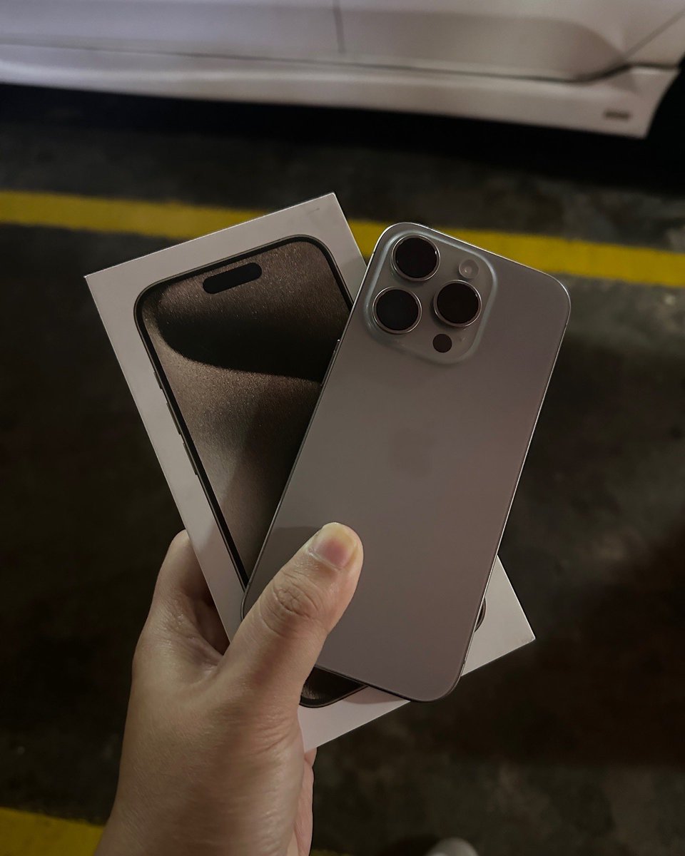 SpotlightGadget's tweet photo. Malam tadi dah sold kan ?

Ha pagi ni masuk lagi seunit ✌🏻

iPhone 15 Pro 256gb
Natural Titanium
Zp set non telco
Fullset ori
Free casing &amp; tempered glass

Warranty  till April 2025

Price : RM3999

Cod sekitar Bandar Segamat

#spotlightgadget https://t.co/wznM7Ql1OP