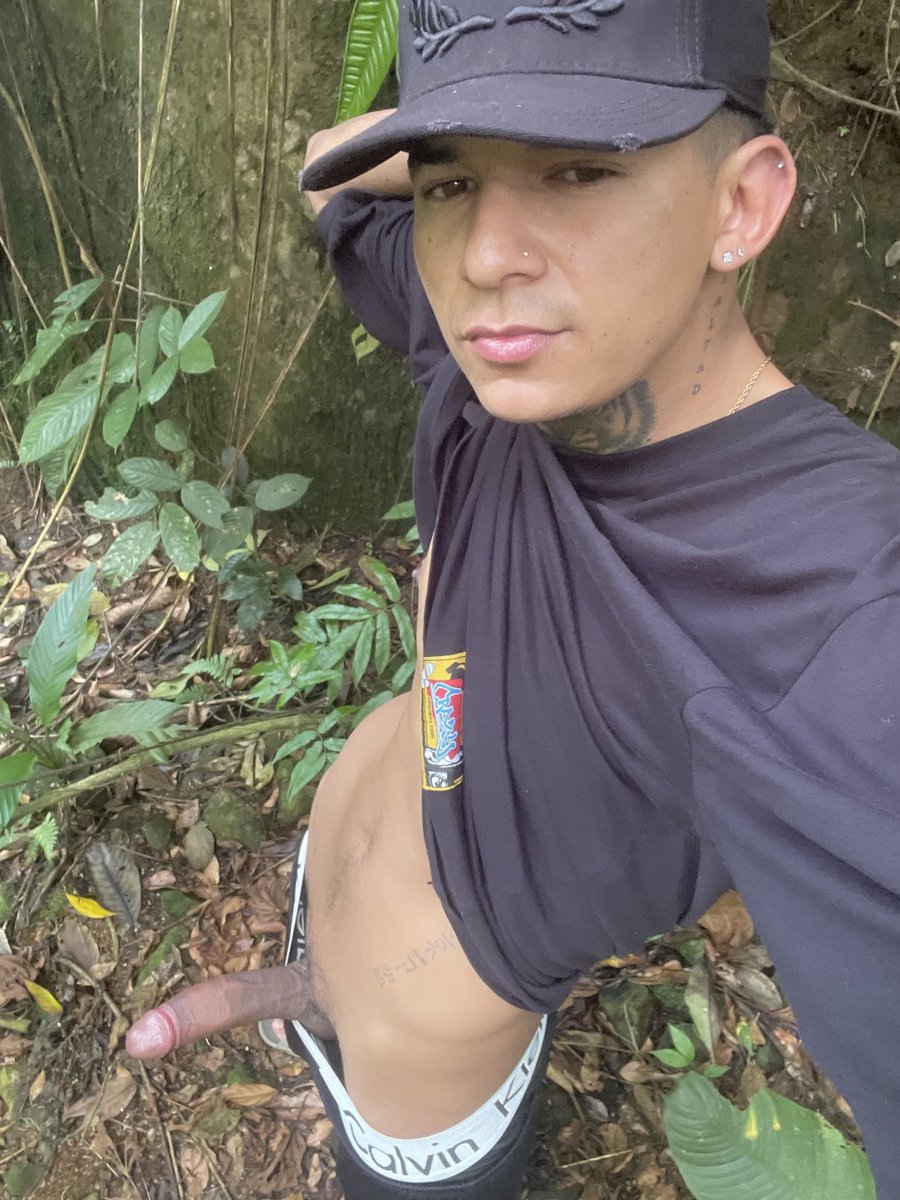 A quien no le han dado regalo hoy pa yo darle chimbo 🤪🍆🍆🔥👅Rt si quieres mi verga 🍆💸✅