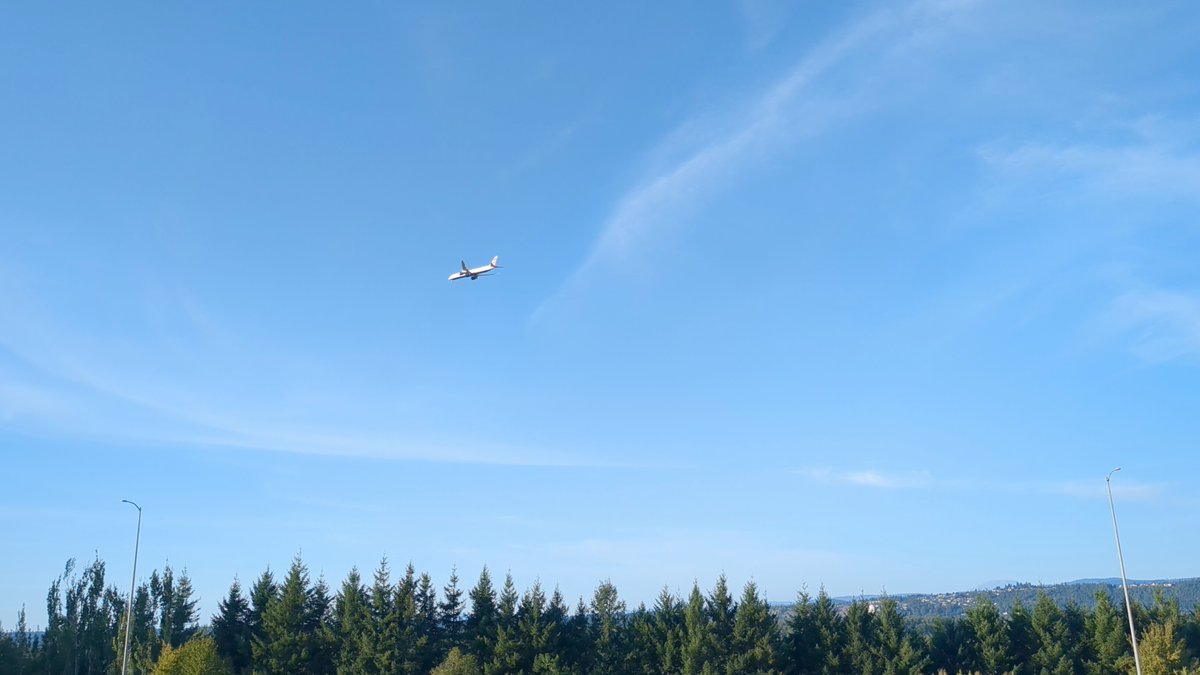 ikluft's tweet image. Spotted during a bicycle ride today... British Airways 787-10 Dreamliner on short final to Portland Int'l #KPDX from London Heathrow #LHR/#EGLL. #aviation #avgeek