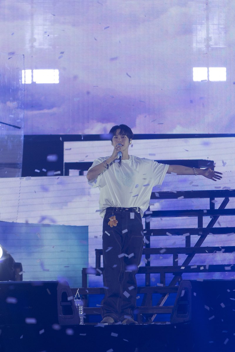 SMTOWNGLOBAL's tweet photo. NCT 도영, 첫 亞 투어 성공적 마무리!
9개 지역 총 15회 공연으로 증명한 ‘K팝 대표 보컬’ 파워!
자카르타에도 울려 퍼진 도영의 청춘 감성! 온·오프라인 뜨겁게 달궜다!

https://t.co/POOlx2Y7Af

#DOYOUNG #도영 #Dear_Youth
#DOYOUNG_Dear_Youth #JAKARTA
#NCT #NCT127 https://t.co/WfCyXhL32W