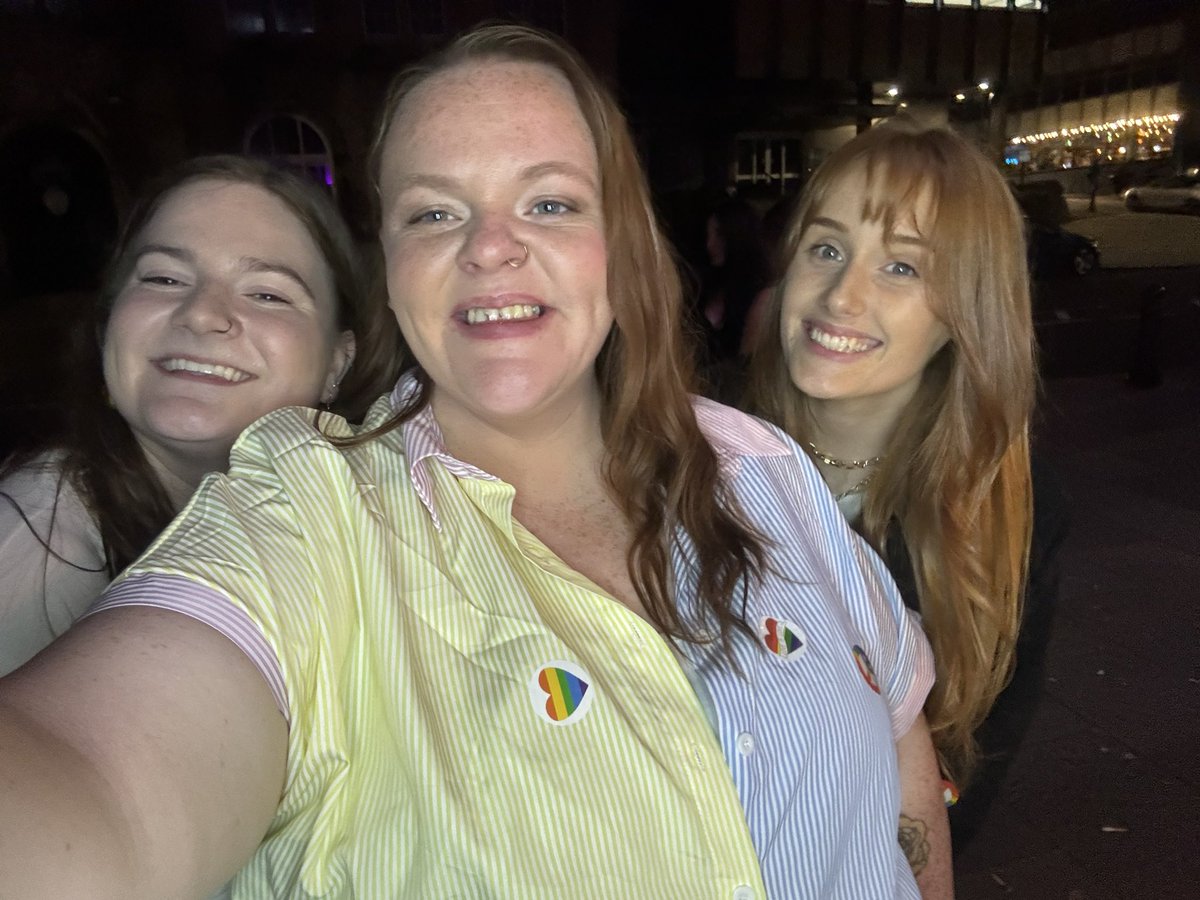 Kakoony's tweet photo. Someone commented on our friendship today. A gay gal, a bisexual gal and a straight gal who were all brought up catholic,  Christian and atheist. There’s got to be a joke in there somewhere 😂 https://t.co/7oHSZjJ4IL