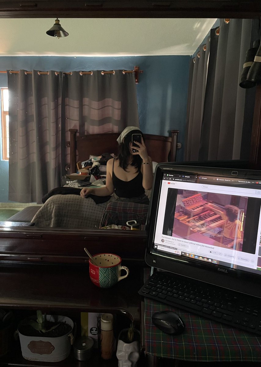 _morchellaceae's tweet image. yo contra el desmadre de mi cuarto🤜