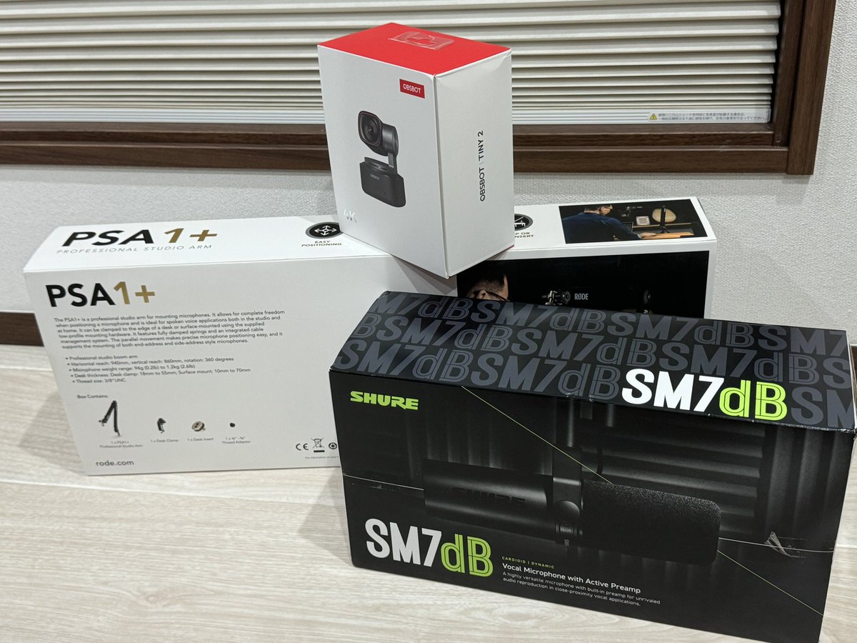 eve_lv99's tweet photo. 一昨日届いた機材たちをセッティング
付き合いが長く、機材替えるのに情報やアドバイスいただいた方にSM7Bを押し付けさせて頂きました
別に揃えなおしたからってガチで配信するわけじゃないんだけど、せっかくRazer一式も買い換えたしついで…
そしたらさ、SM7Bの説明書がここにいるのよね?何故🤣 https://t.co/3iwlY1ZgIf