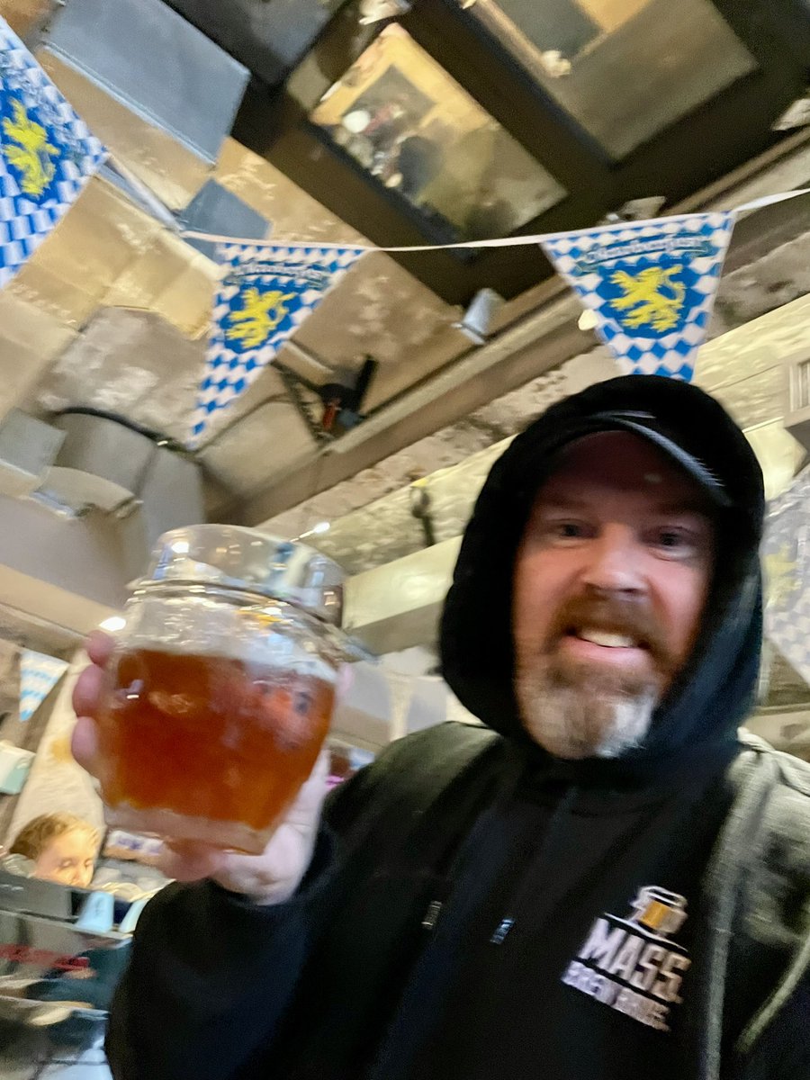MassBrewBros's tweet photo. Festing at @remnantbrewing in #Somerville 

#Flufffest
#oktoberfest https://t.co/IVkQ9gtTXL