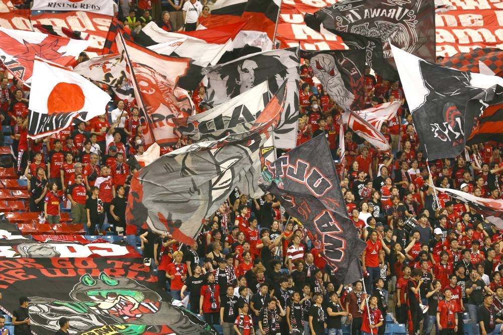 r_typi's tweet photo. عندي اقتراح لرابطه المشجعين النادي الاهلي و الاستاذ بدر التركستاني @almudaraj1 @B_A_turkistani 
-اول حاجة الرابطه قاعد تعيد نفس الشي كل سنه يبي لها تعديلات كثيره 

-مثل عمل التراس
-زيادة اعضاء الرابطه 
-زيادة اعلام بمختلف الاشكال 
-توزيع الاعلام بنص المدرج طول المباراة مثل الصور https://t.co/gqns4SSVof