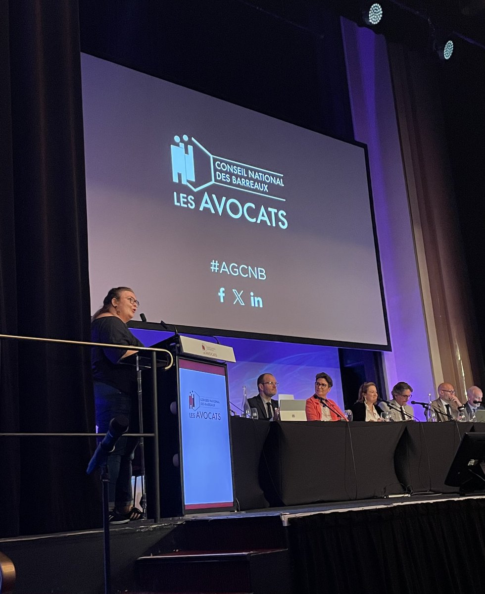 syndicatavocats's tweet image. @AmelieMorineau best of the best 💪😍
Présidente de la com. LDH du @CNBarreaux présente une résolution forte sur les tentatives d’intimidations des #Avocats par les #Administrations 
Le @syndicatavocats de combats 🔥
#AGCNB #GranderentreedesAvocats