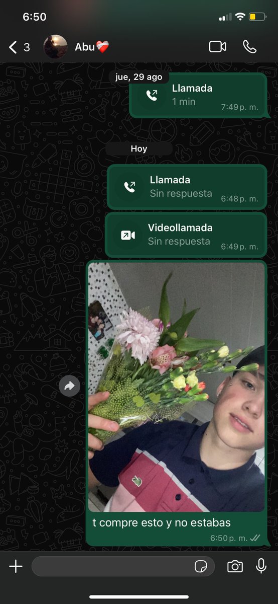 el_molinass's tweet photo. le compre sus flores a mi abu y se fue a lo d la hermana😔 https://t.co/Qkaz1T4EAv