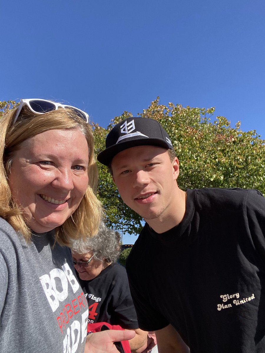 tammysjrfan's tweet photo. End of day 3….. Epic Unicorn Day at @DetroitRedWings Training Camp. Thank you for signing @Dylanlarkin39 @Brinksy97 @88PKane @Carter_Mazur #lucasraymond https://t.co/TkCsaVB6xJ