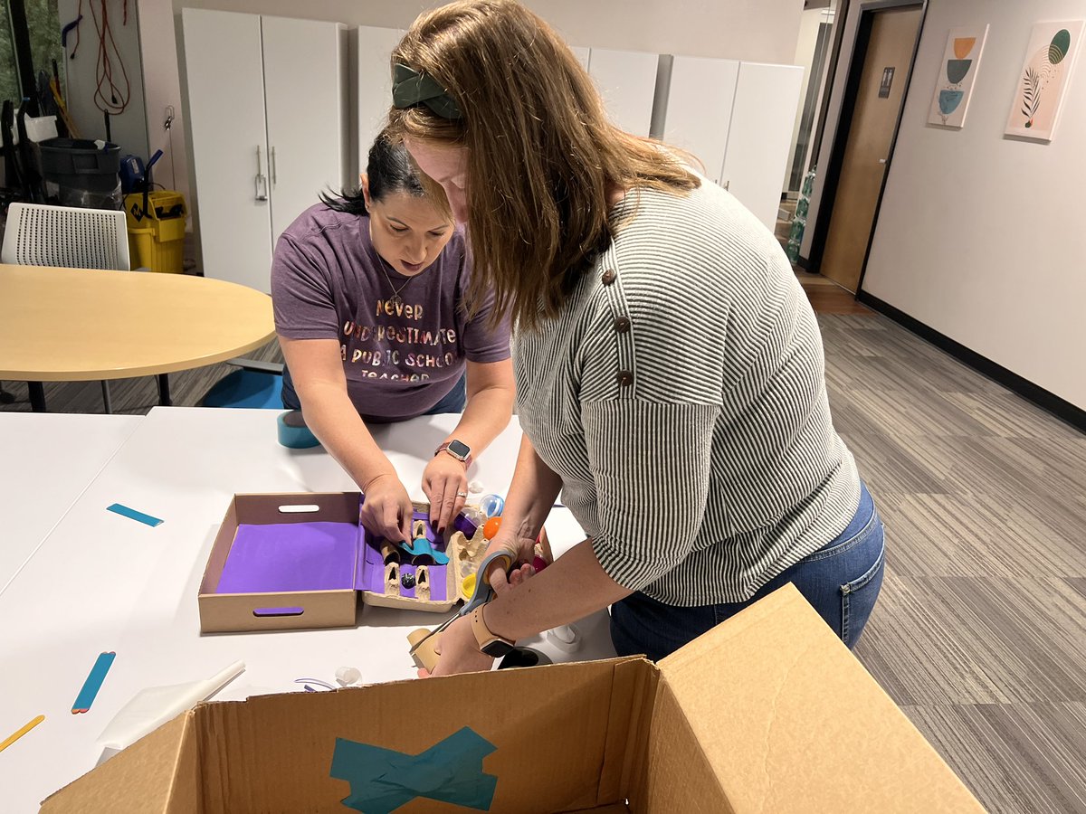 LaceyEckels's tweet image. 🗣️Shoutout to the incredible group of Teacher Navigators who spent their Saturday leading, learning, and pushing the boundaries of education! Together, they’re going to change the world. They also play a mean game of Pac-Man! #InnovatorsInEducation #AuthenticLearning #EduLeaders