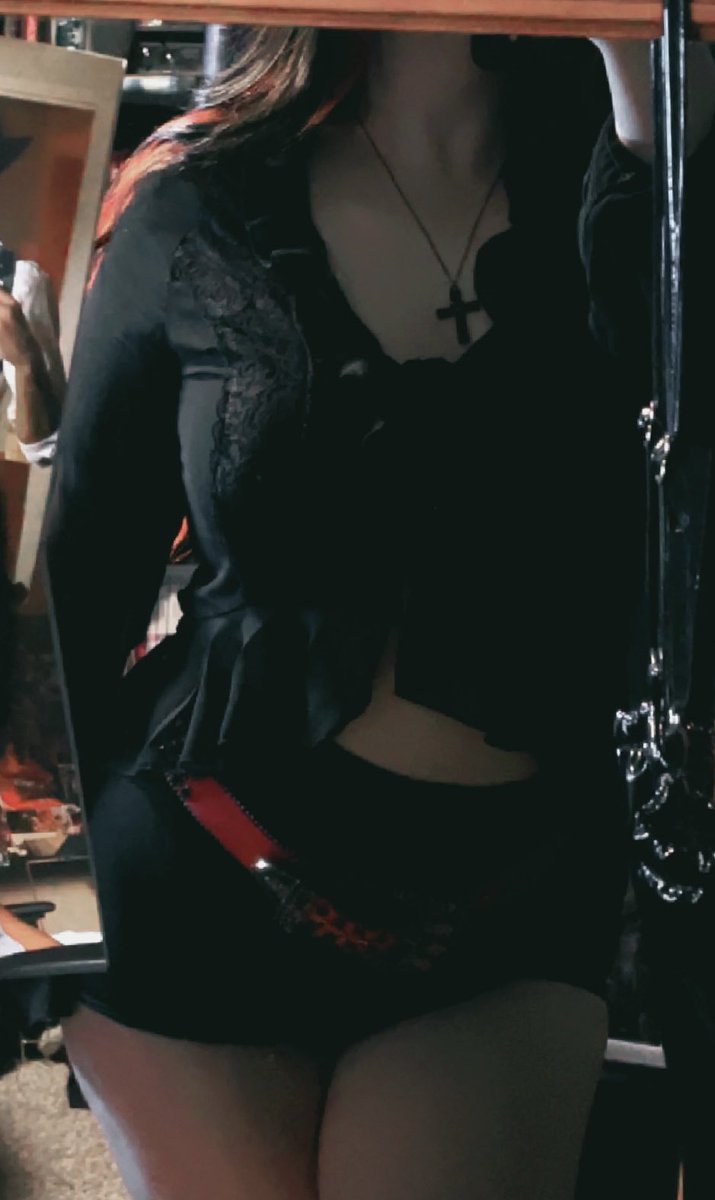 jiangshibunnie's tweet photo. Dropping off my low poly, 2007 horror game girl ootd ๐ค๐ฉธ๐ธ๏ธ
๐ธ๏ธ๐ท๏ธ #gothstyle #gothbabe #gothootd #gothgirl #horrorgame #gothgf #gothgirlfriend #gothfashion #gothfit https://t.co/ZKckoeA7dm