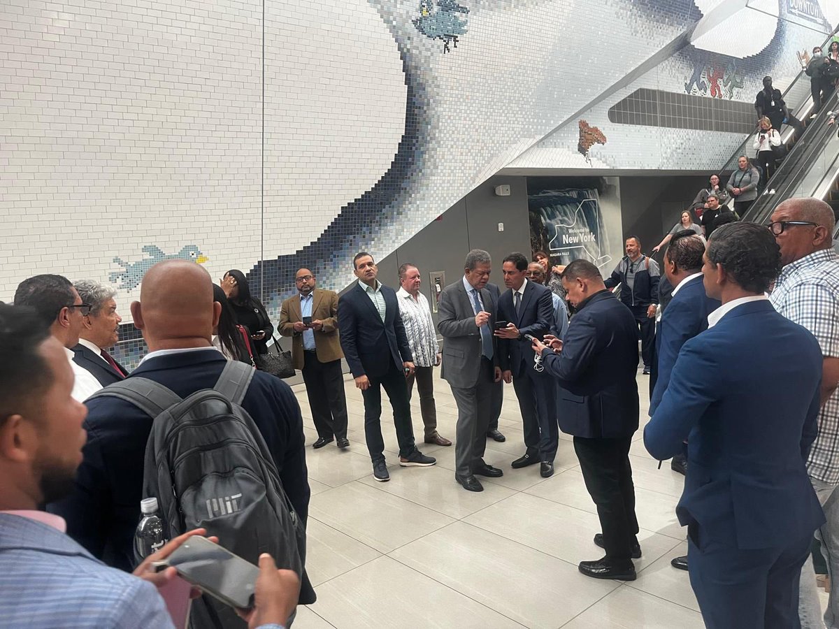 Llega a la ciudad de New York el presidente y líder de la <a href="/FPcomunica/">@Fuerza del Pueblo (FP)</a> <a href="/LeonelFernandez/">Leonel Fernández</a> y estará participando en diferentes actividades políticas y académicas.

#LeonelFernandezNY
<a href="/FPC1USACanada/">@ManhattanNYComunica</a> <a href="/Adonaidamedina/">Adonaida Medina</a> <a href="/abogadJoseRamos/">DOMINICANIDAD con LEONEL</a> <a href="/CesarAFernandz/">César A. Fernández</a> <a href="/fernandofdezc/">Fernando Fernández</a> <a href="/FPNewJersey_/">FPNewJersey</a>