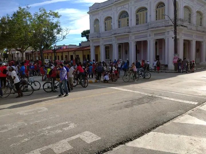 Realiza la dirección del inder, actividades deportivas en nuestra ciudad.
#CAVCapitalLate 
#LatirAvileño