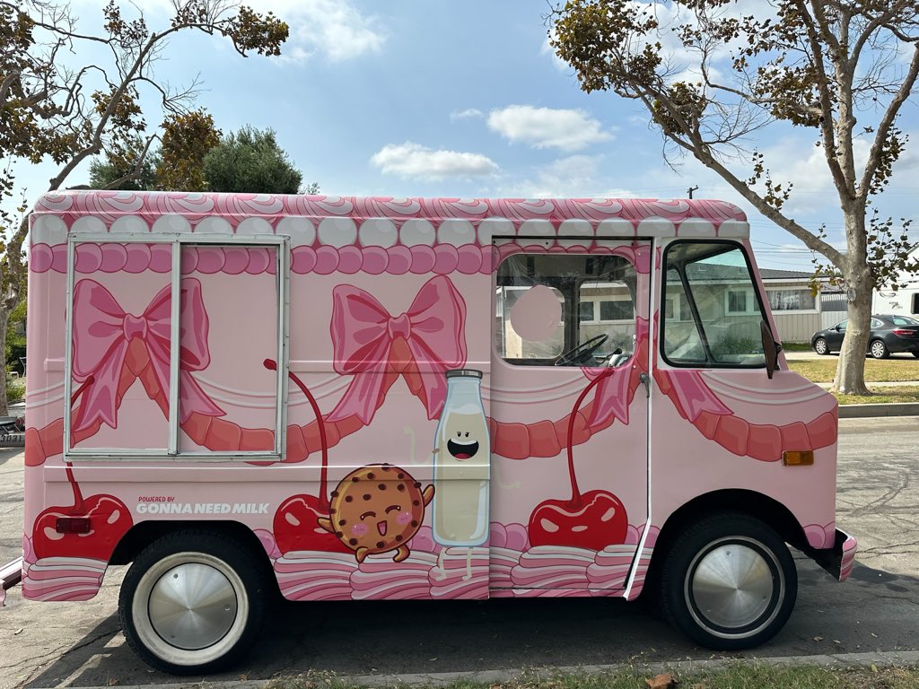 Back by popular demand...  🍪🥛
QT's COOKIES powered by <a href="/GonnaNeedMilk/">Milk</a> 

Come by and get some at #TwitchCon tomorrow! #GonnaNeedMilk #Ad